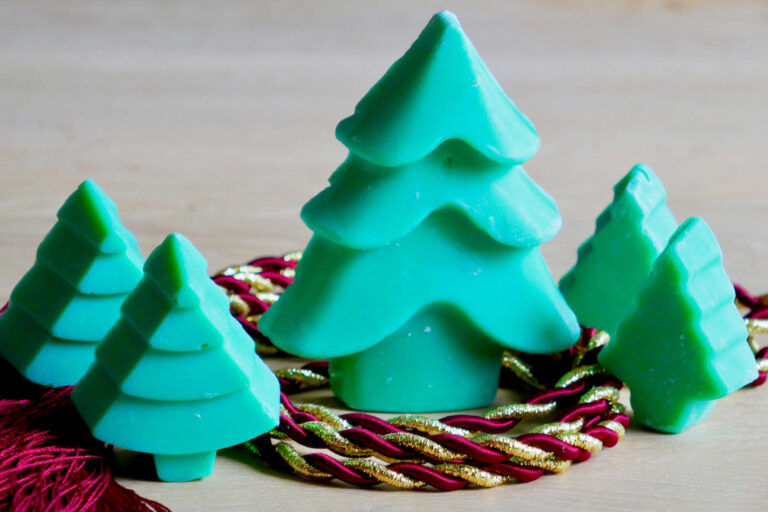5 verschiedene Seifen als Weihnachtsbäume